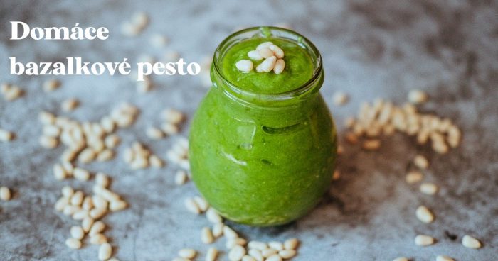 Domáce bazalkové pesto z čerstvej bazalky je skvelé na gnocchi. Letný rýchly recept za 5 minút.