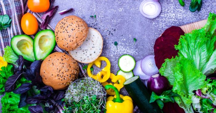 Vegánsky burger predstavuje skvelú alternatívu pre všetkých milovníkov grilovania, ktorí si chcú užiť bohatú chuť bez mäsa.