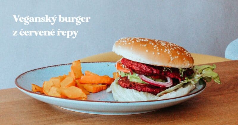 Připravte se na barvu, chuť a radost v každém sousti – náš veganský burger z červené řepy je jednoduše neodolatelný.